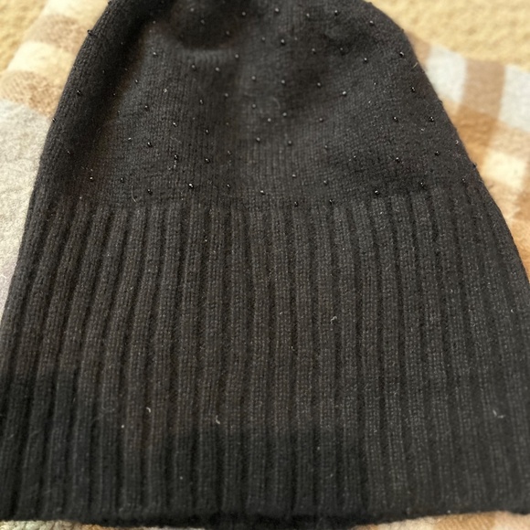 100 percent cashmere hat with beading detail - Picture 3 of 4